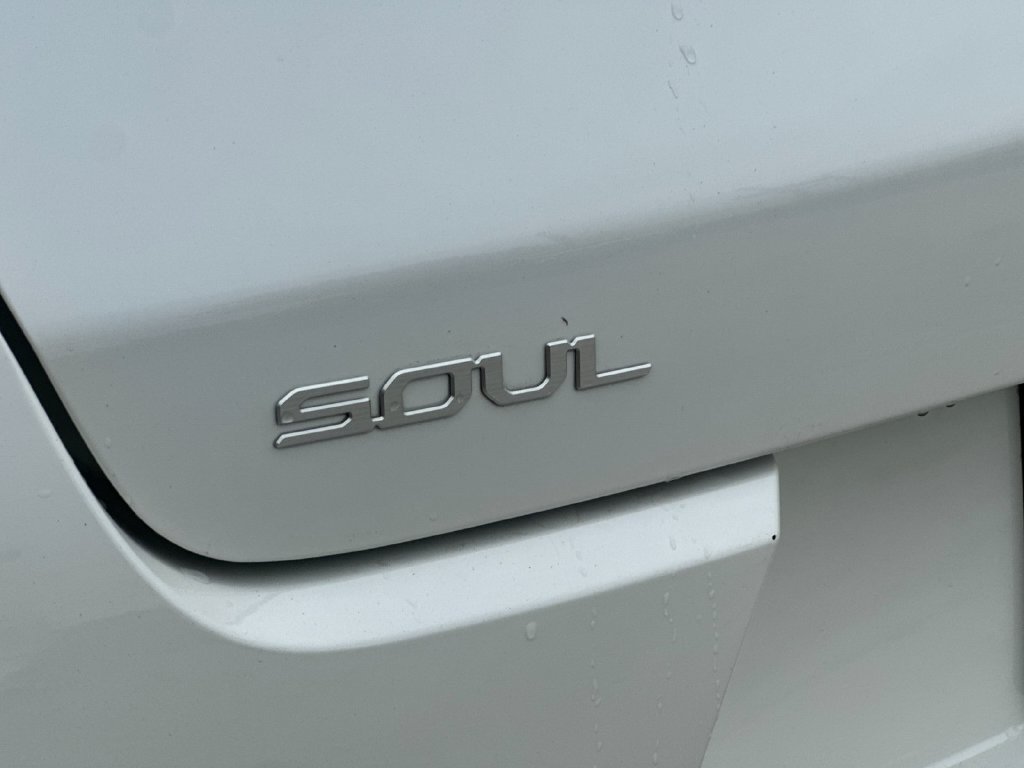 Used 2025 Kia Soul LX w/ LX Technology Package FWD image 26