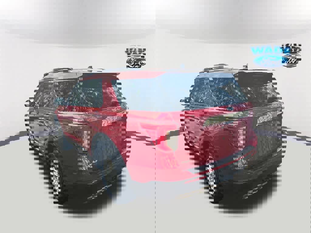 Certified 2022 Ford Explorer XLT w/ Equipment Group 202A image 6