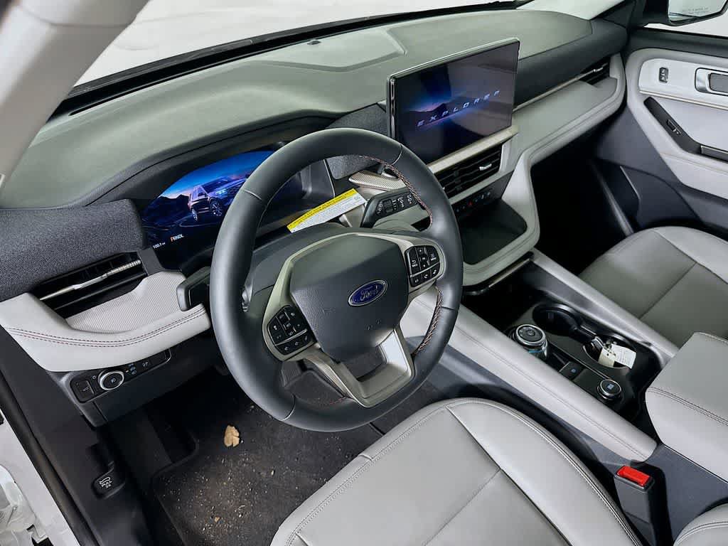 Certified 2025 Ford Explorer Active w/ Active Comfort Package RWD image 2