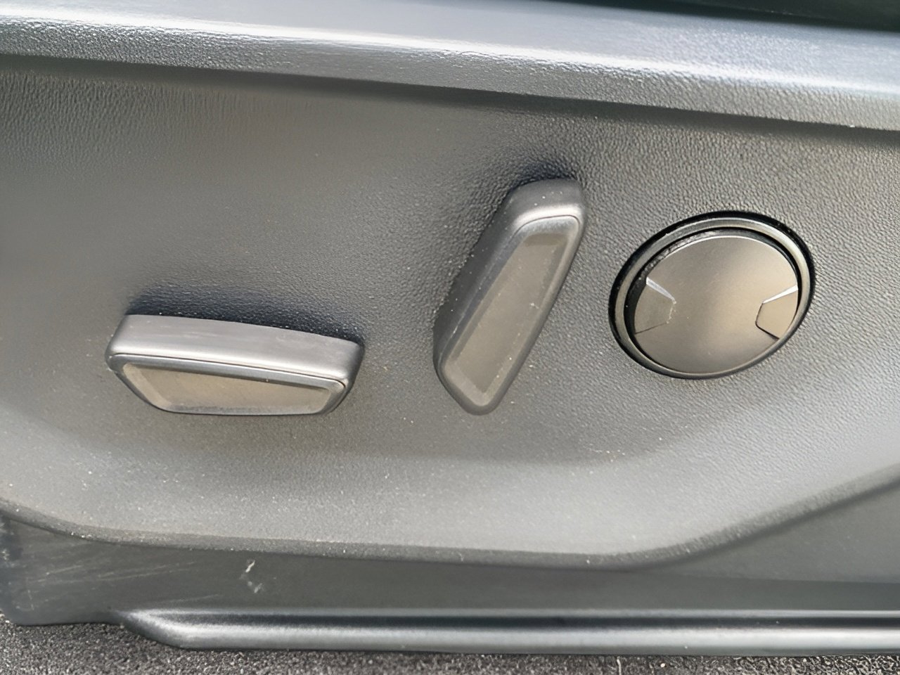 Certified 2022 Ford F150 XLT w/ Equipment Group 302A High image 10