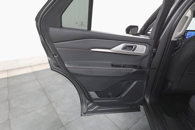 Certified 2025 Ford Explorer Active image 21