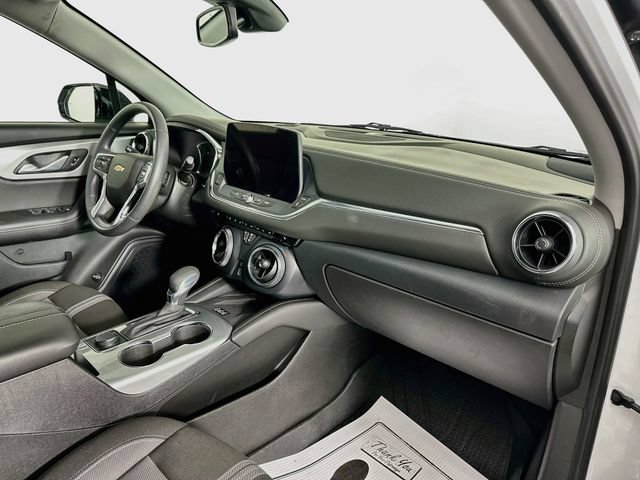 Used 2025 Chevrolet Blazer LT w/ Convenience Package FWD image 34