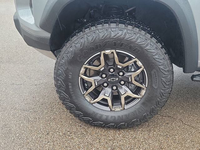 Used 2025 Chevrolet Colorado ZR2 w/ Technology Package AWD/4WD image 9