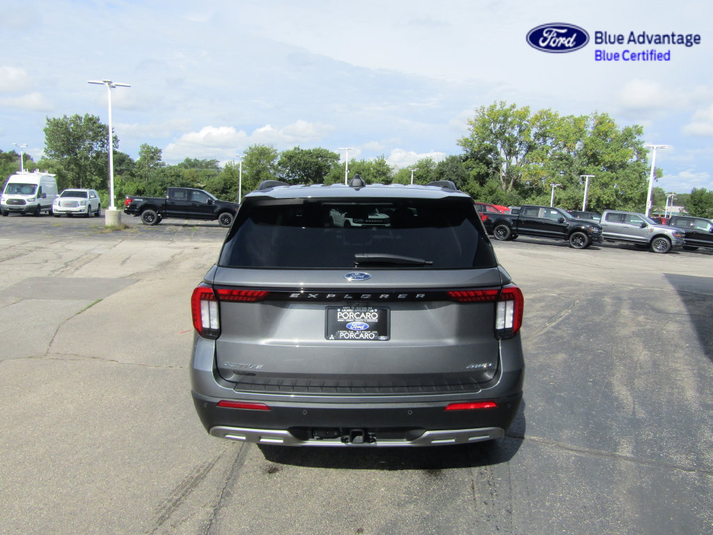 Certified 2025 Ford Explorer Active w/ Active Comfort Package AWD/4WD image 7