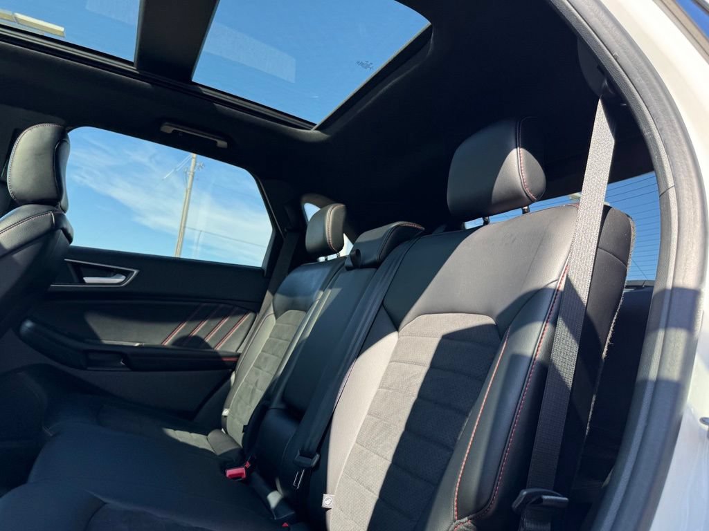 Certified 2022 Ford Edge ST-Line w/ Class II Trailer Tow Package AWD/4WD image 11