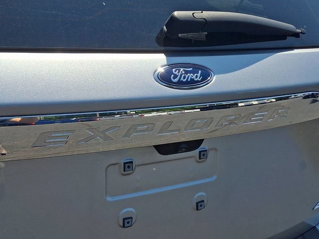 Certified 2023 Ford Explorer XLT w/ Equipment Group 202A AWD/4WD image 31