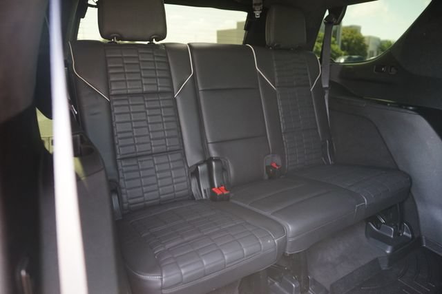 Used 2023 Cadillac Escalade Sport Platinum w/ LPO, ONYX Package AWD/4WD image 16