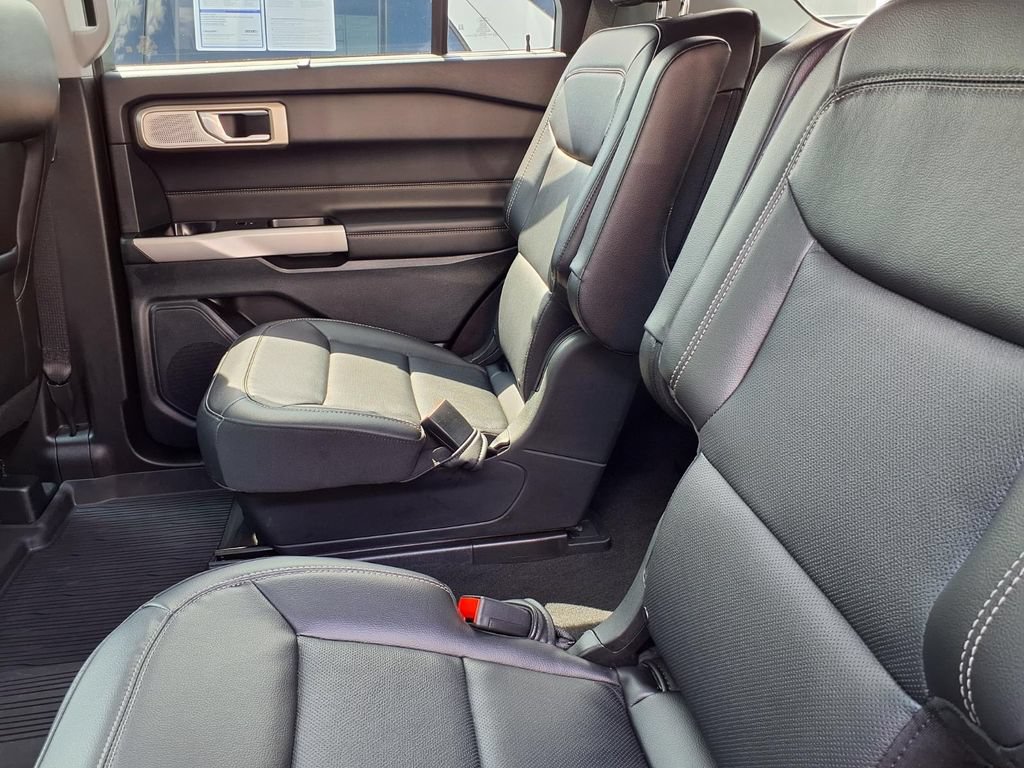 Certified 2023 Ford Explorer Limited w/ Limited Technology Package AWD/4WD image 7