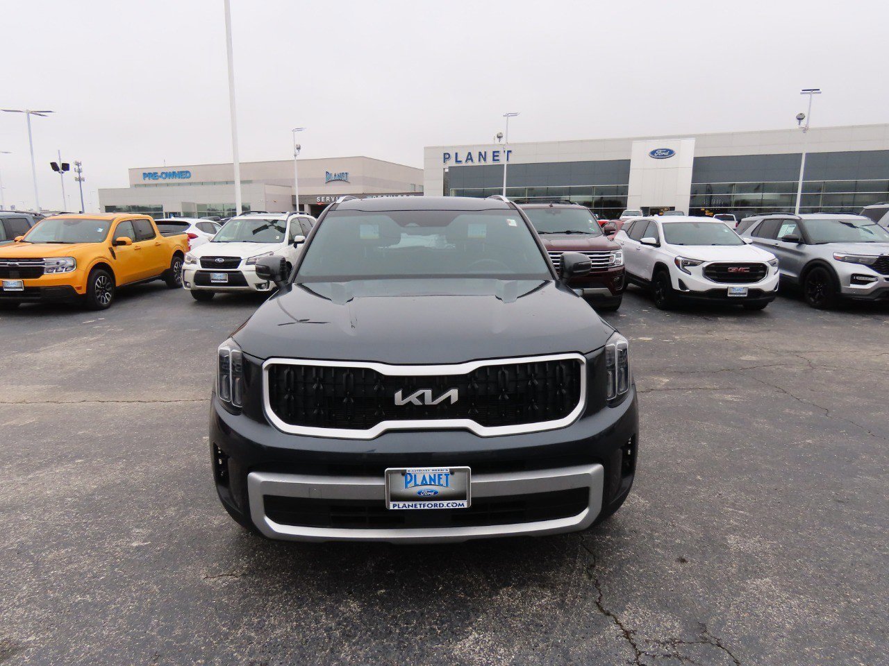 Used 2024 Kia Telluride EX w/ EX Captain's Chair Package image 8