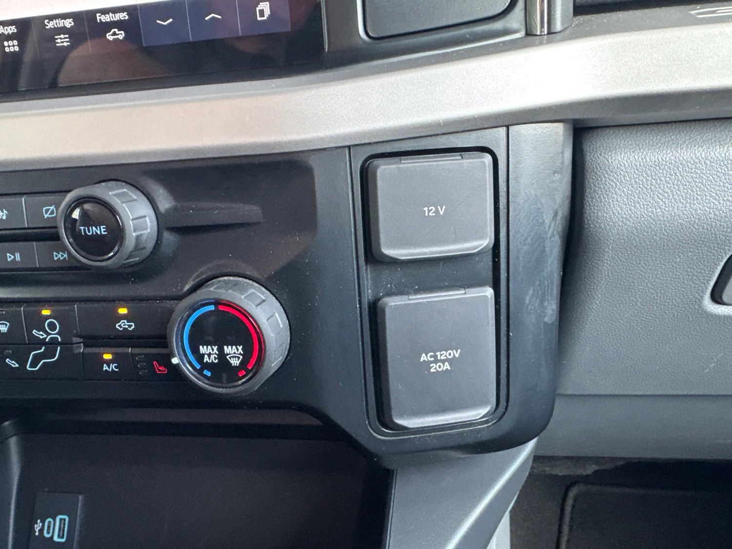 Certified 2023 Ford F250 XLT w/ Black Appearance Package AWD/4WD image 19