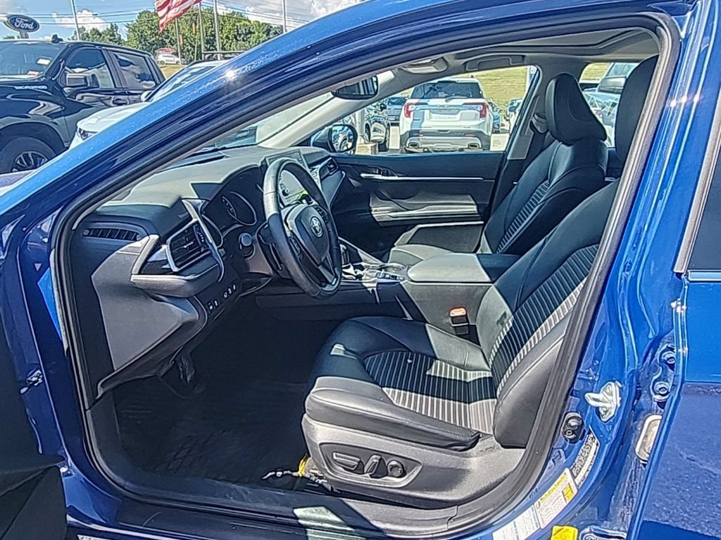Used 2023 Toyota Camry SE w/ Cold Weather Package AWD/4WD image 9
