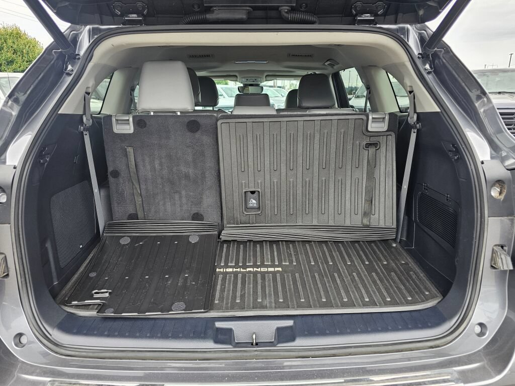 Used 2023 Toyota Highlander Limited AWD/4WD image 5