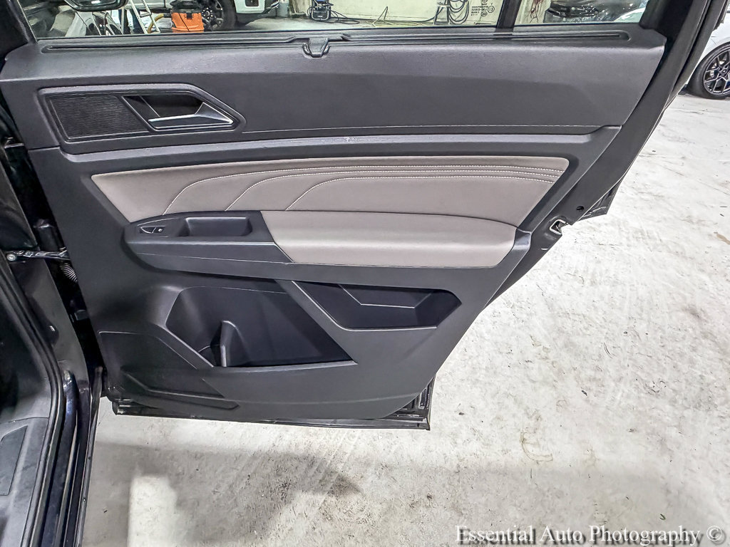 Used 2021 Volkswagen Atlas SEL R-Line w/ MDO Package (Bench Seat) AWD/4WD image 23