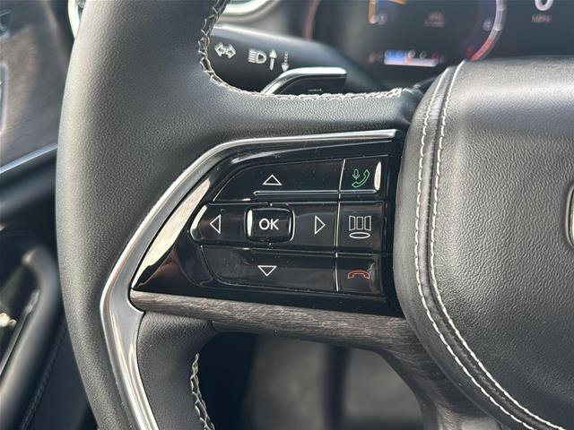 Used 2023 Jeep Grand Cherokee Overland w/ Luxury Tech Group IV AWD/4WD image 25