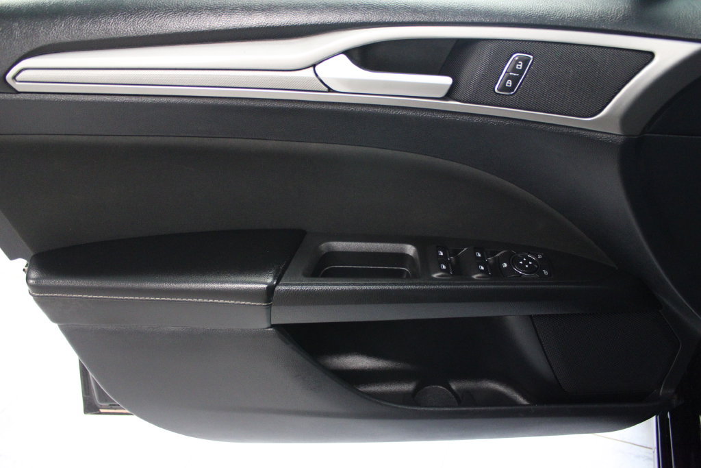 Certified 2020 Ford Fusion SE FWD image 12