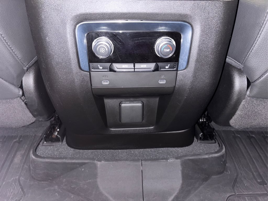 Used 2022 GMC Yukon Denali w/ Denali Premium Package AWD/4WD image 31