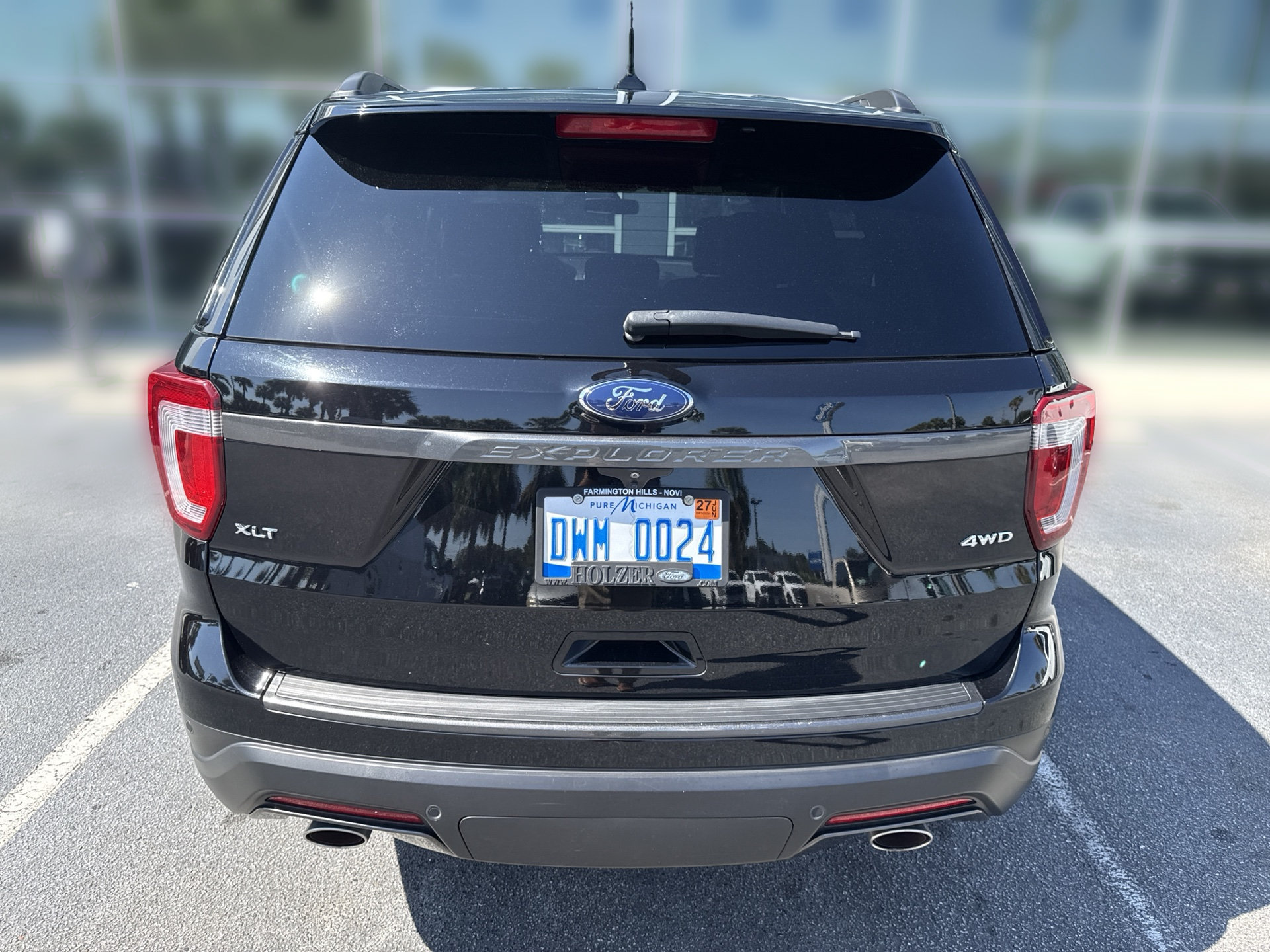 Certified 2018 Ford Explorer XLT w/ Equipment Group 202A AWD/4WD image 5