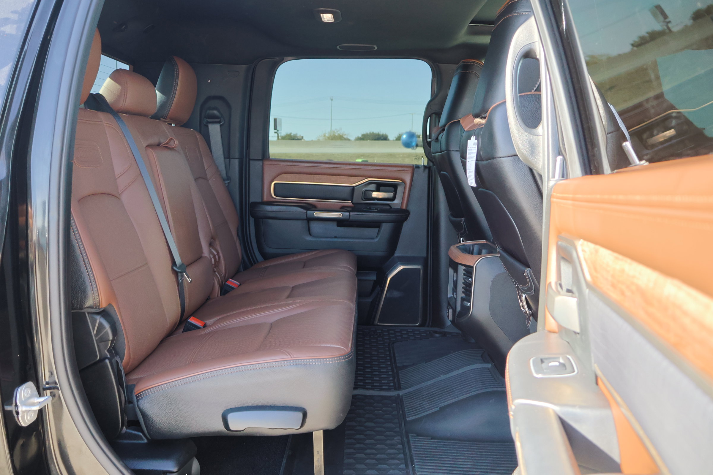 Used 2024 RAM 2500 Limited w/ Towing Technology Group image 27