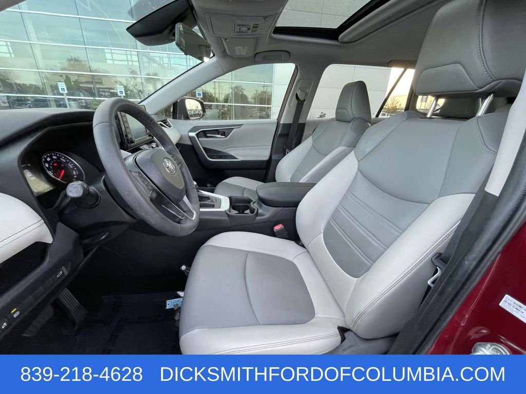 Used 2020 Toyota RAV4 XLE Premium image 14