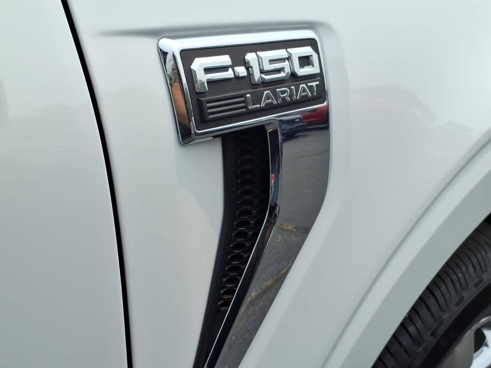 Certified 2022 Ford F150 Lariat w/ Equipment Group 502A High AWD/4WD image 18