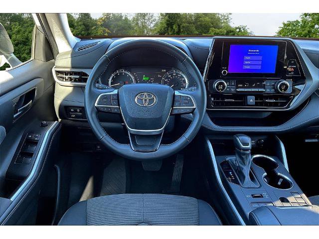 Used 2024 Toyota Highlander LE image 8