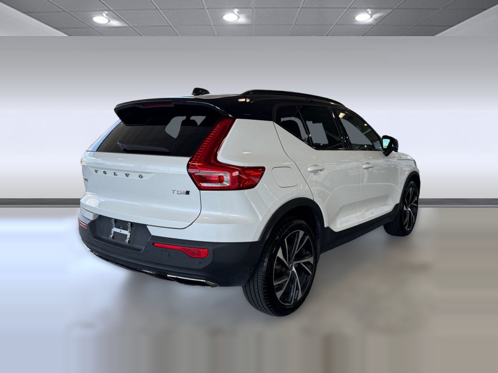 Used 2020 Volvo XC40 T5 R-Design w/ Protection Package Premier AWD/4WD image 9