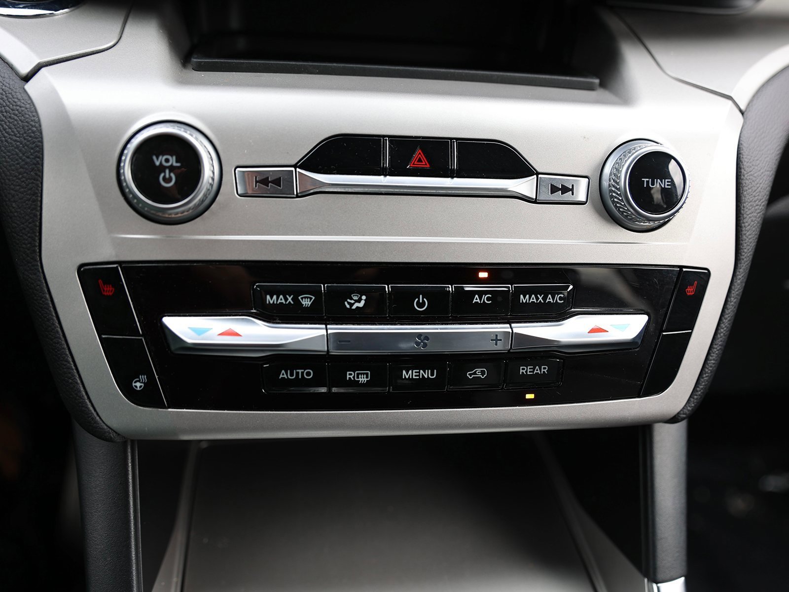 Certified 2022 Ford Explorer XLT w/ Equipment Group 202A image 30