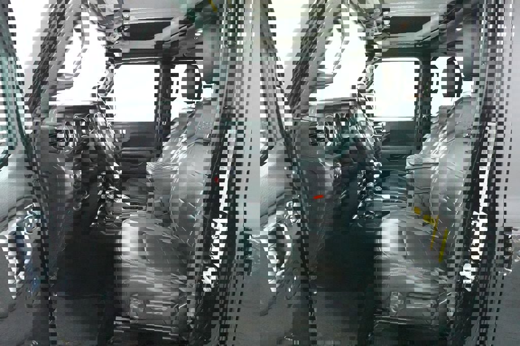 Used 2020 Jeep Wrangler Unlimited Sahara image 25