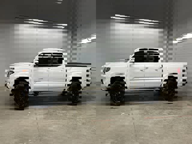 Used 2022 Toyota Tacoma SR5 image 2