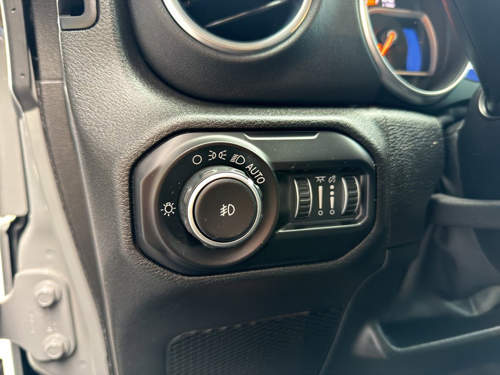 Used 2020 Jeep Wrangler Unlimited Sahara AWD/4WD image 21