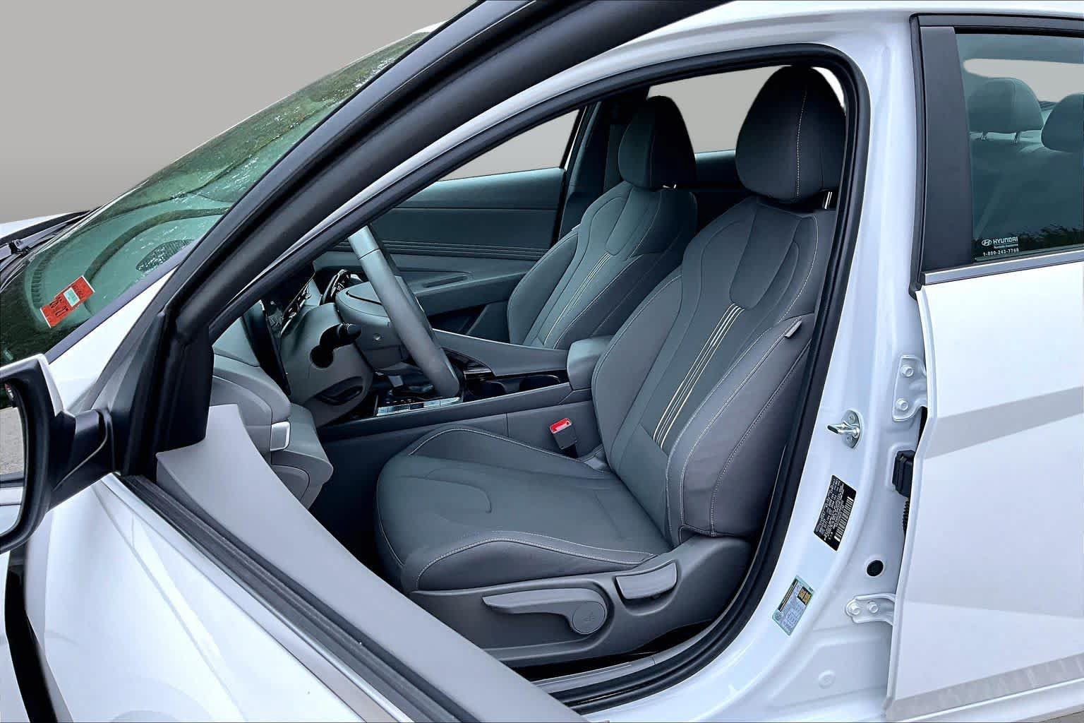 Used 2024 Hyundai Elantra SEL w/ Convenience Package FWD image 9