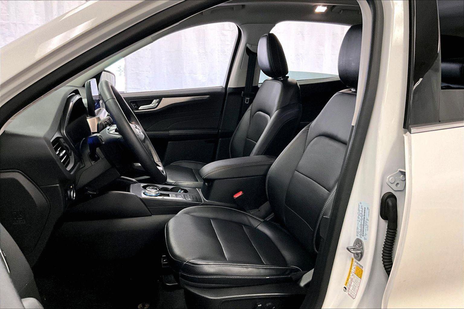 Certified 2022 Ford Escape Titanium w/ Class II Trailer Tow Package image 24