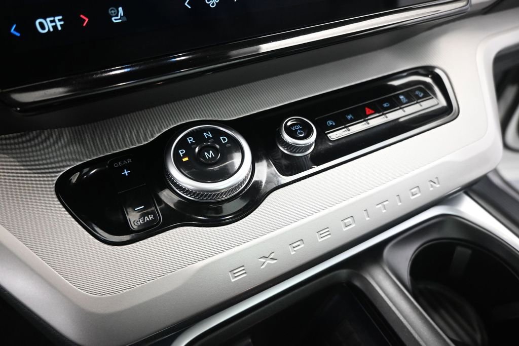 Certified 2025 Ford Expedition Active AWD/4WD image 17