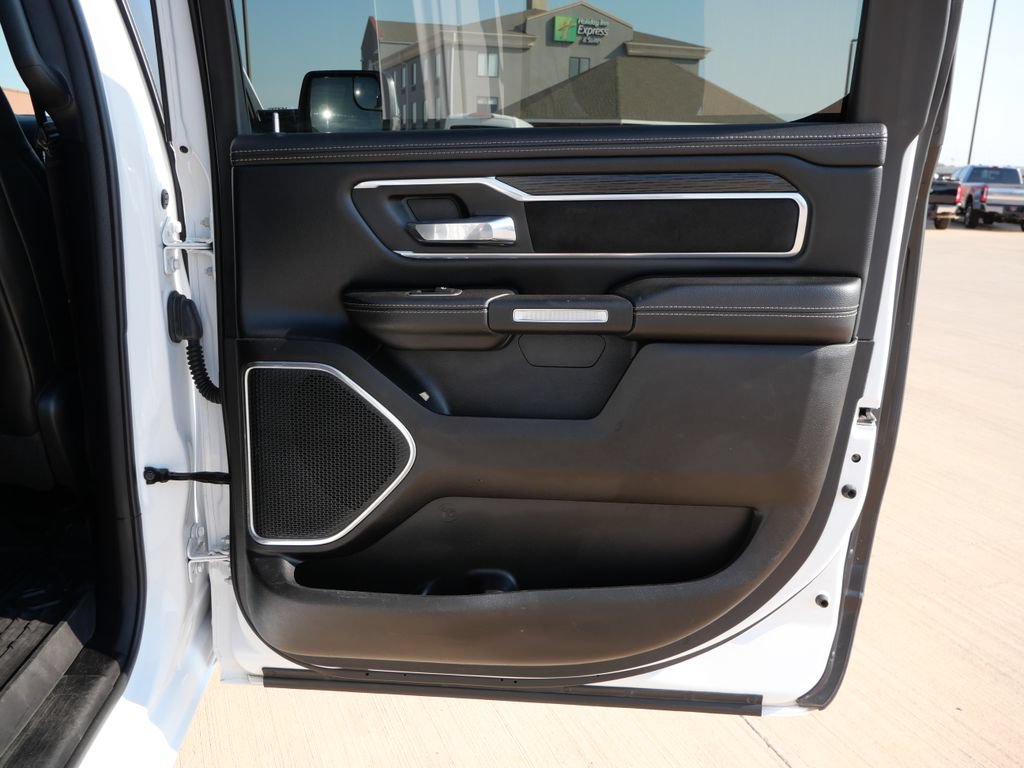 Used 2023 RAM 1500 Laramie AWD/4WD image 15