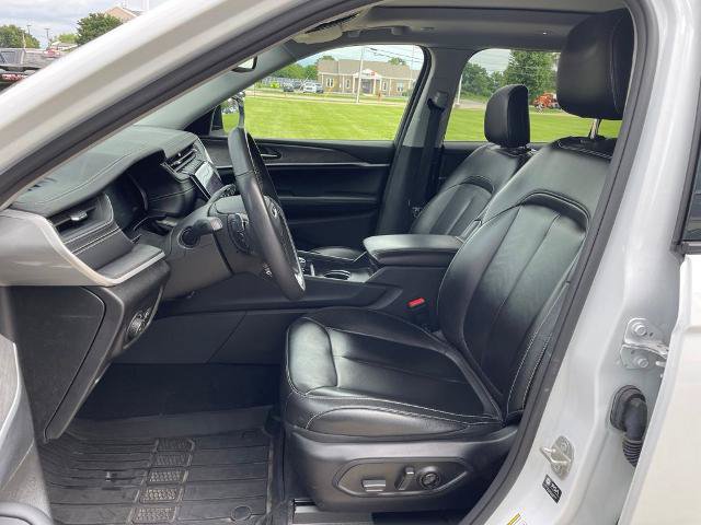 Used 2023 Jeep Grand Cherokee L Limited AWD/4WD image 8