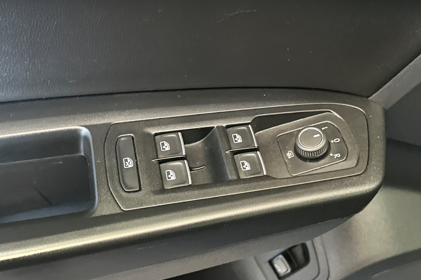 Used 2019 Volkswagen Atlas SE w/ Towing Package AWD/4WD image 11