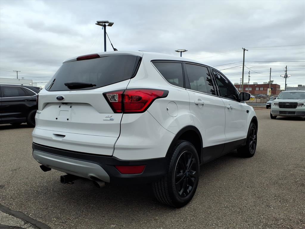 Certified 2019 Ford Escape SE image 2