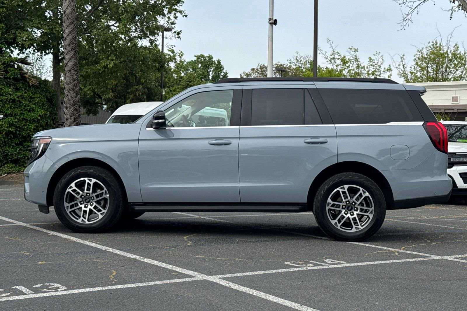 Certified 2025 Ford Expedition Active image 2