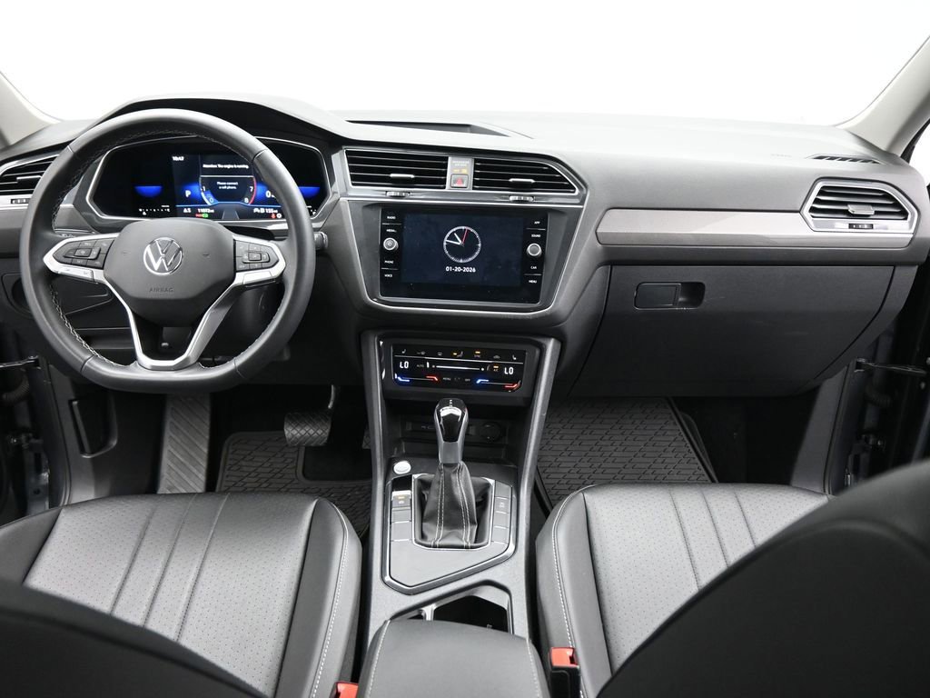 Used 2023 Volkswagen Tiguan SE w/ Panoramic Sunroof Package image 47
