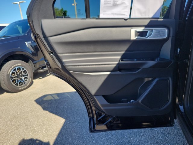 Certified 2020 Ford Explorer Platinum w/ Premium Technology Package AWD/4WD image 15