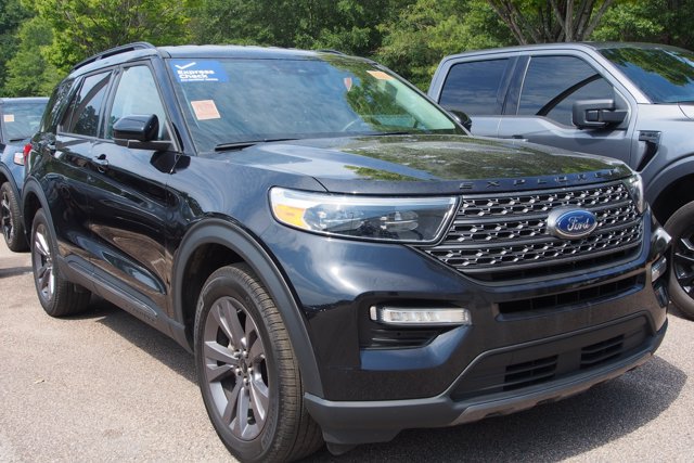 Certified 2024 Ford Explorer XLT w/ Equipment Group 202A AWD/4WD image 2