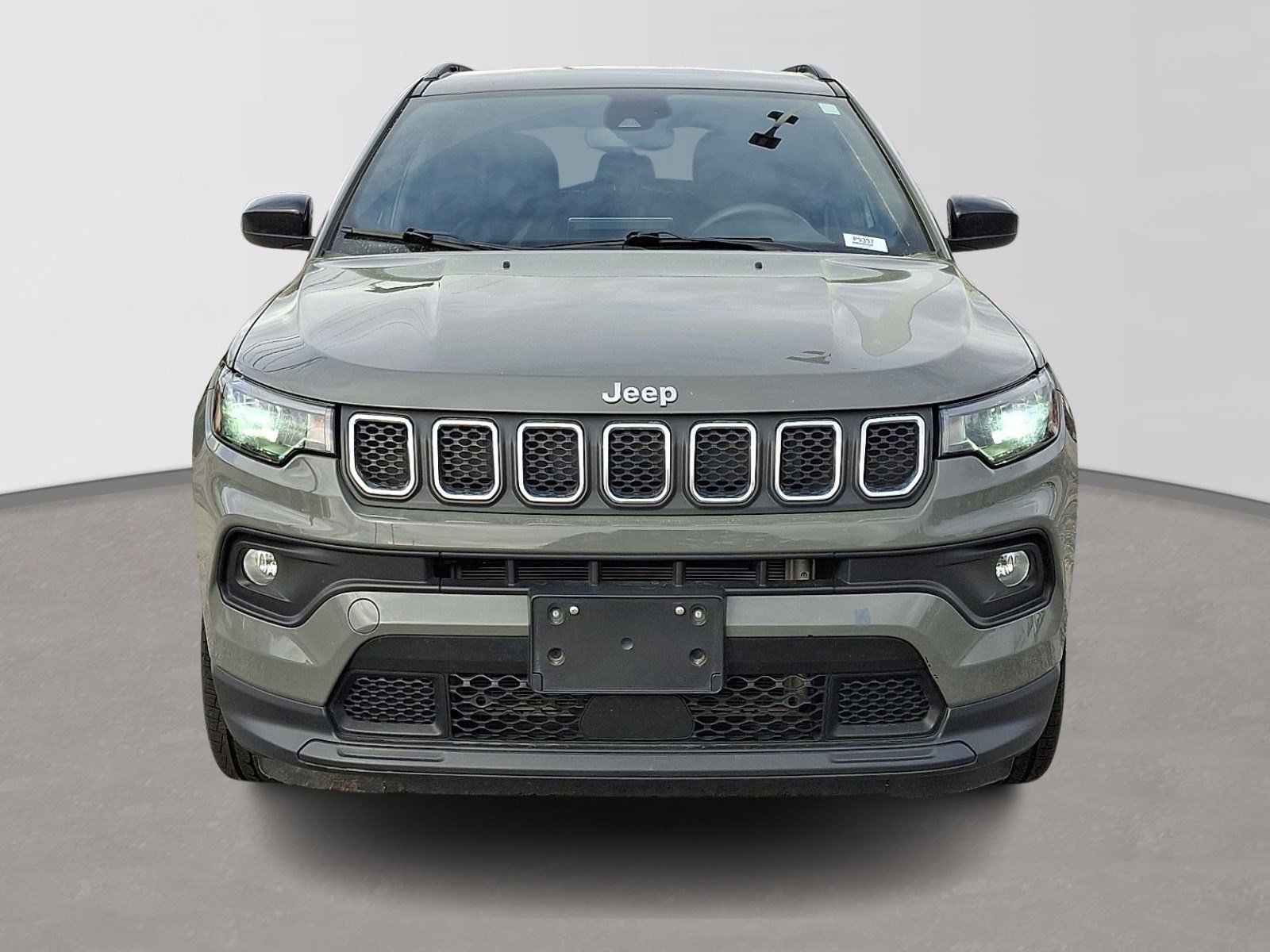 Used 2024 Jeep Compass Latitude image 2