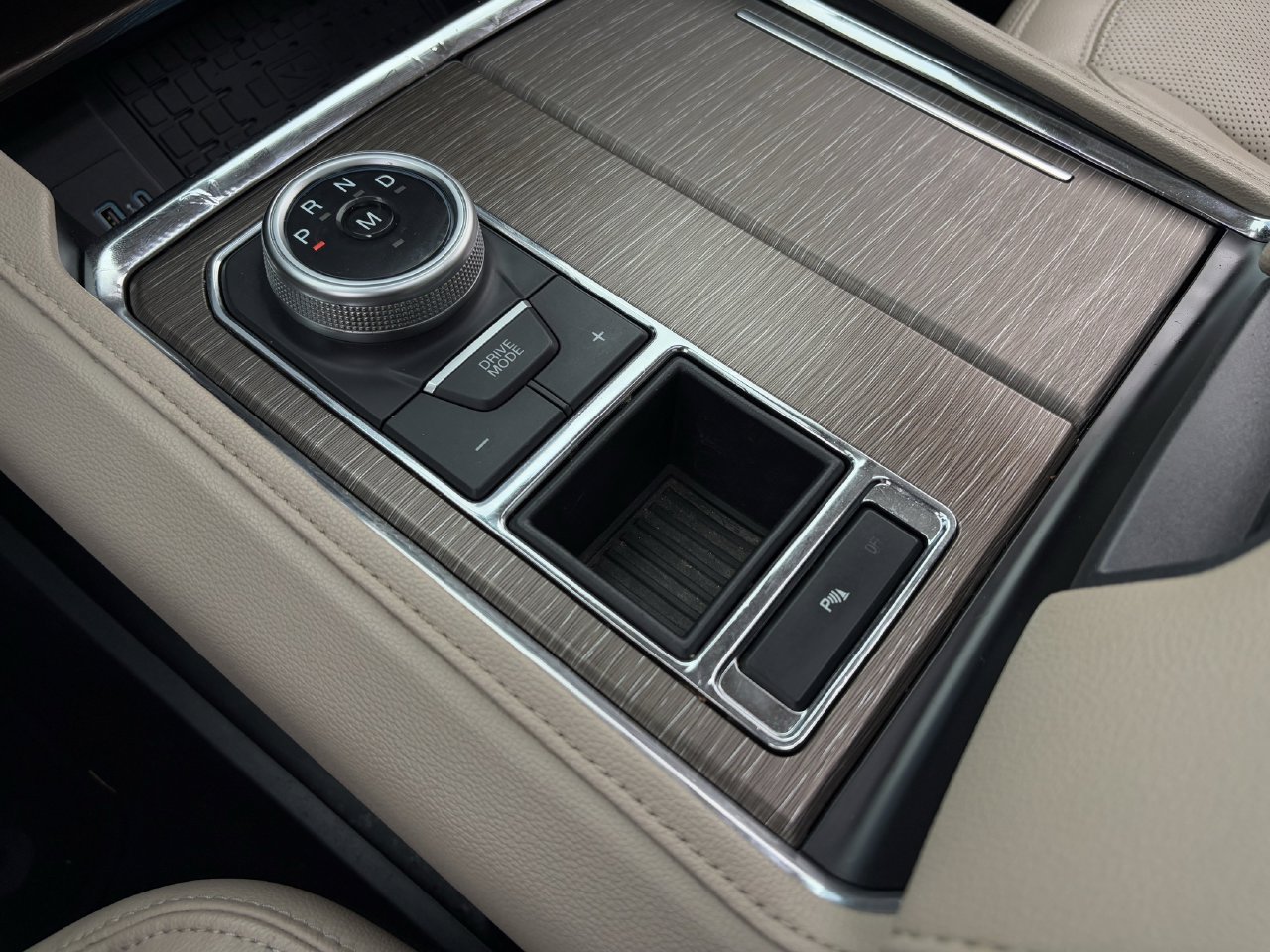 Certified 2024 Ford Expedition Limited RWD image 19