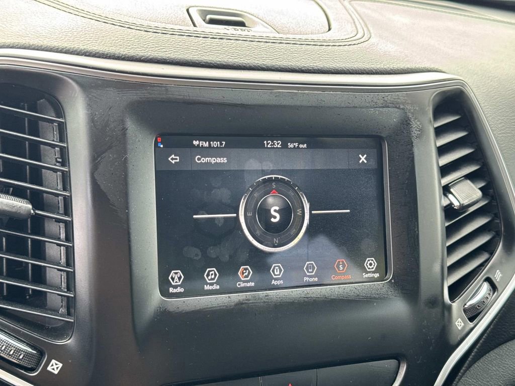 Used 2019 Jeep Cherokee Latitude w/ Popular Appearance Group image 12