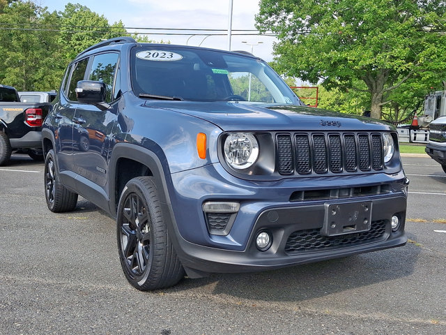 Used 2023 Jeep Renegade Altitude w/ Sun/Sound Group AWD/4WD image 2