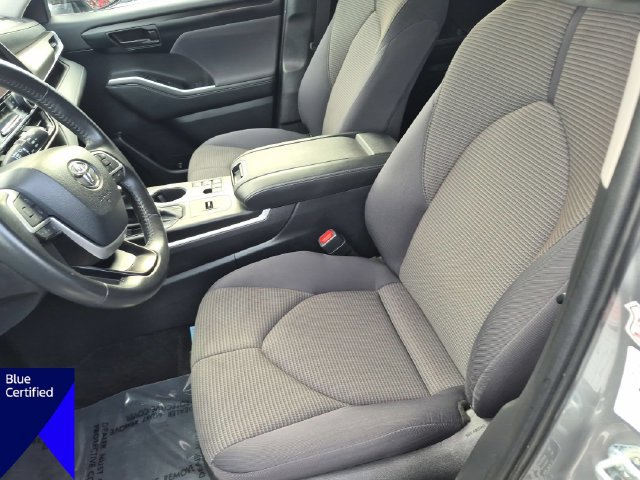 Used 2024 Toyota Highlander LE FWD image 17