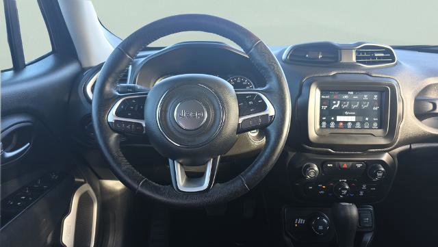 Used 2020 Jeep Renegade Latitude w/ Cold Weather Group image 18