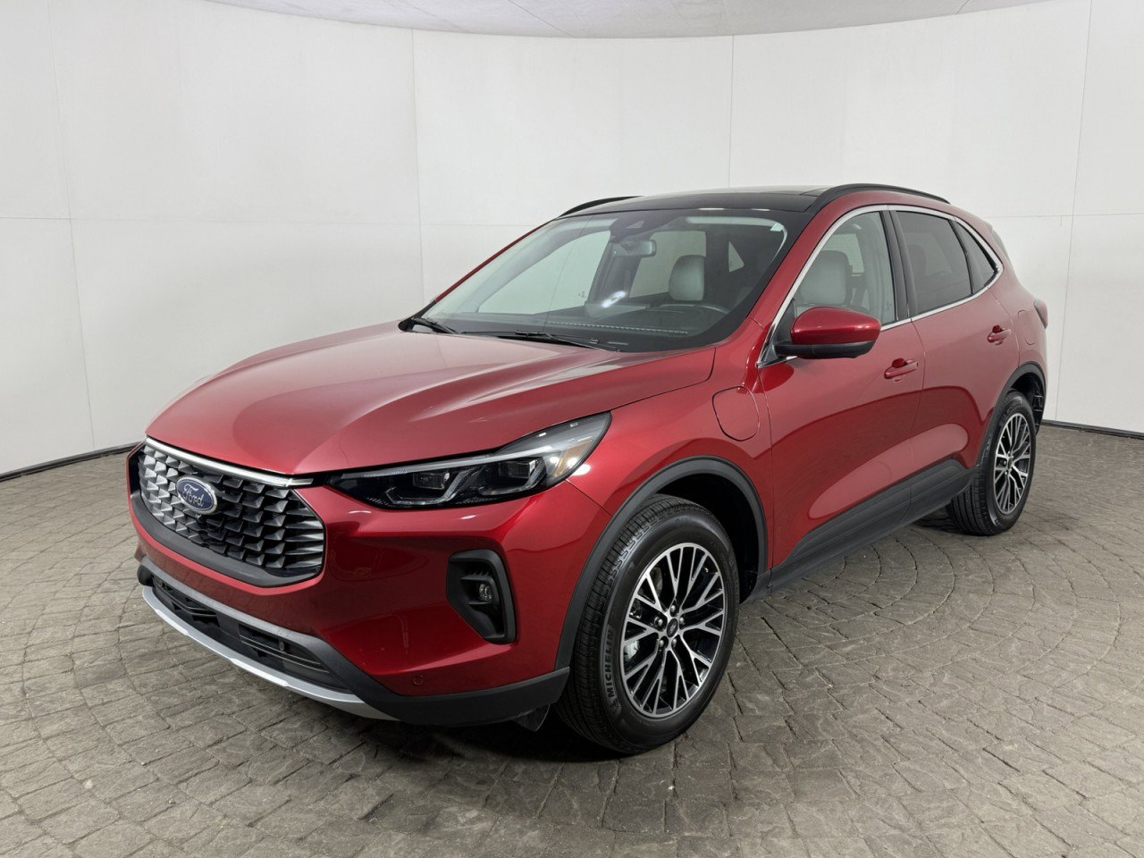 Certified 2025 Ford Escape SE w/ PHEV Premium Package FWD image 3