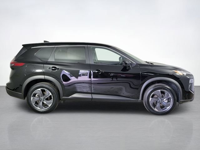 Used 2026 Nissan Rogue SV FWD image 2
