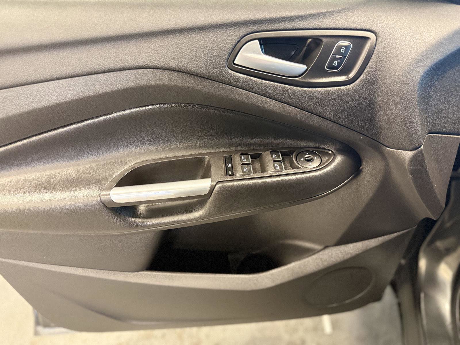 Certified 2019 Ford Escape SEL image 28